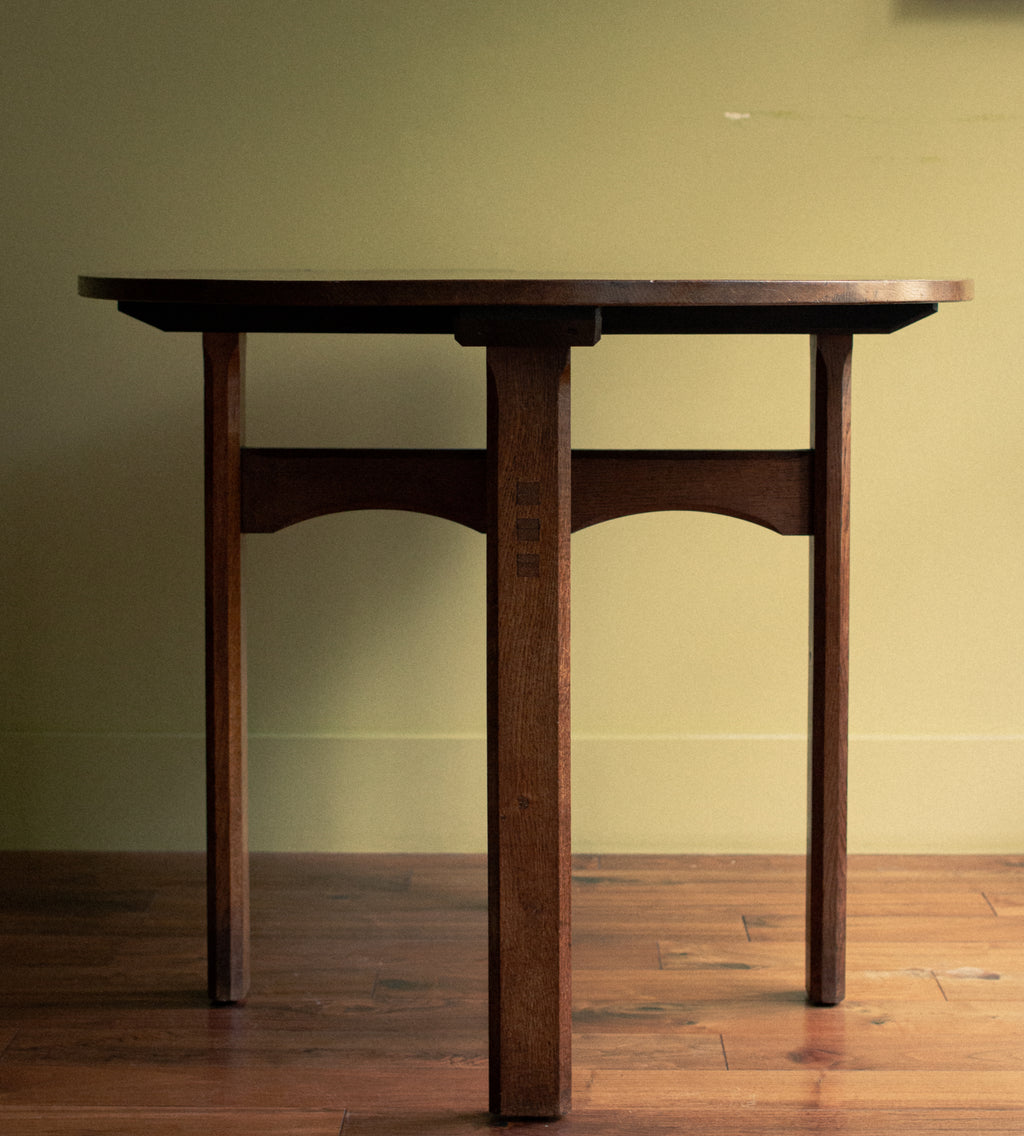 Very beautiful and unique arts and craft oval dinner table in oak, 1910 - Price on Demand