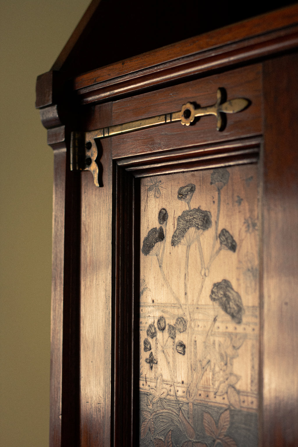 Precious unique piece wall cabinet in fruit woods and brass and pewter, 1890, UK - Price on Demand