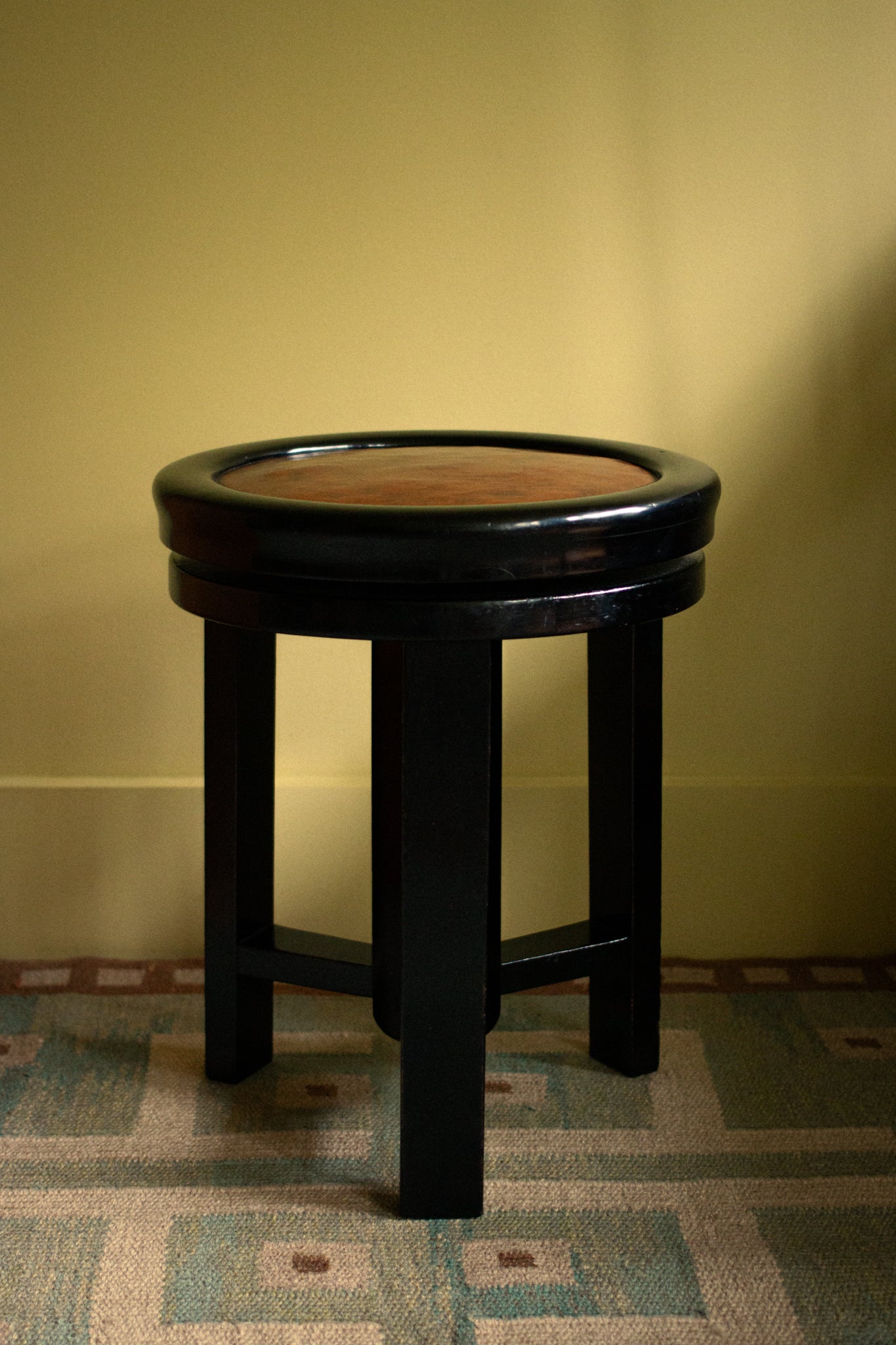 Beautiful black piano stool, lacquered wood and original leather, 1930