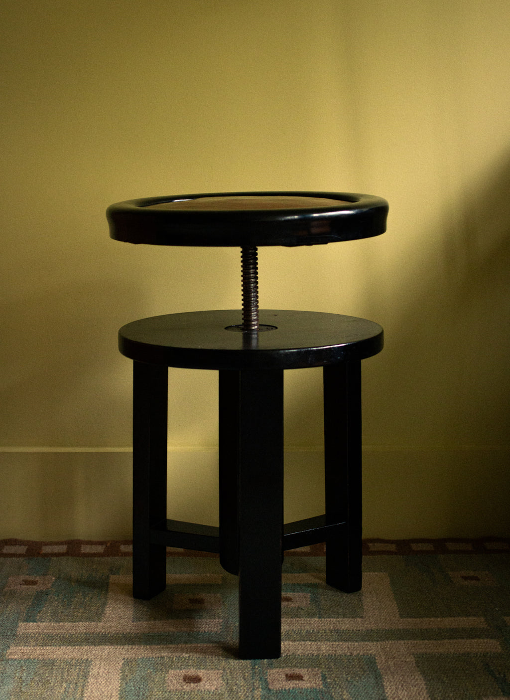 Beautiful black piano stool, lacquered wood and original leather, 1930