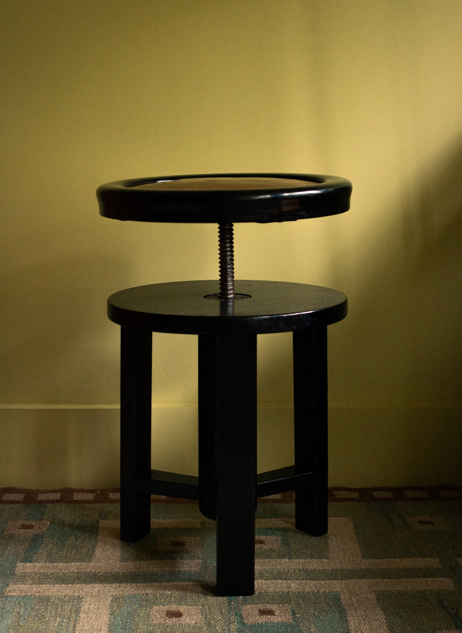 Beautiful black piano stool, lacquered wood and original leather, 1930