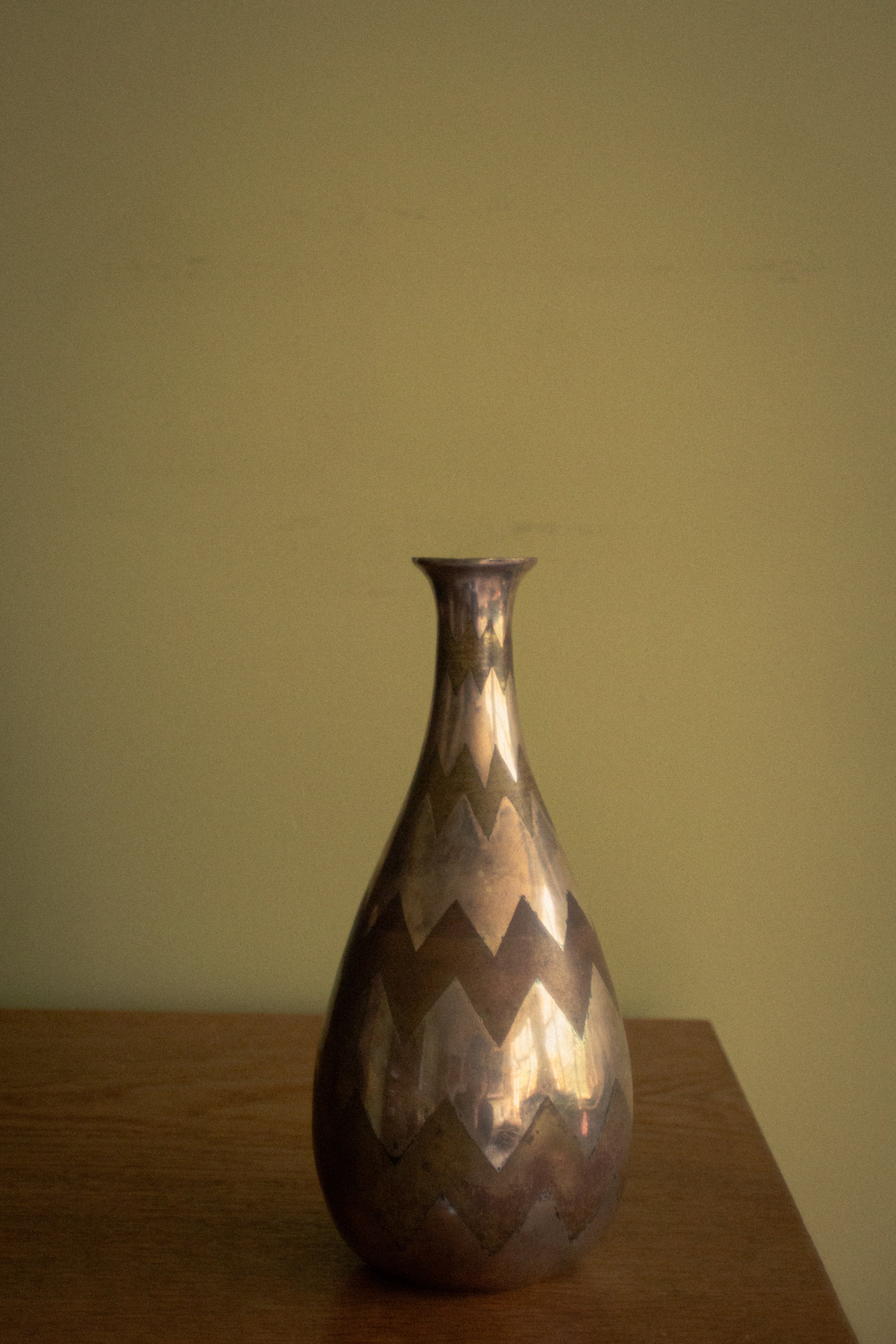 A unique 1930 Dinanderie vase signed Christofle, silver-plated.