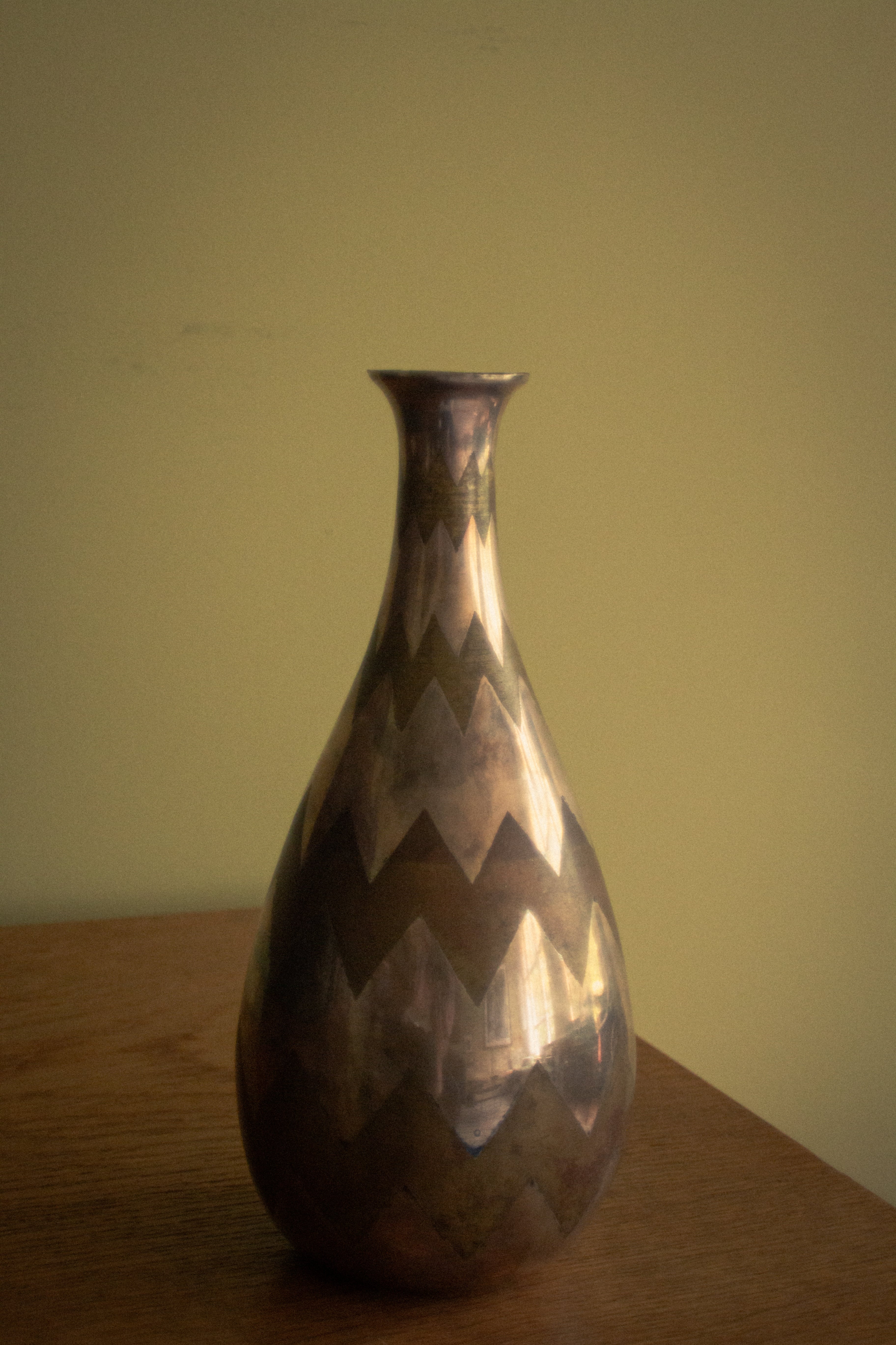 A unique 1930 Dinanderie vase signed Christofle, silver-plated.